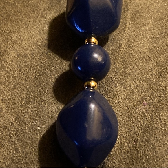 NECKLACE vintage 70’s, 80’s large chunky dark blue unusual shape plastic beads - Picture 6 of 10
